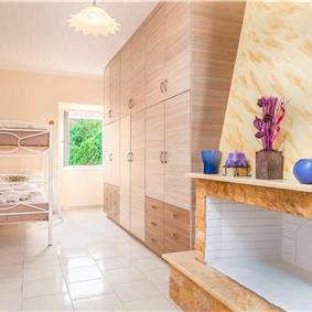 5 bedroom villa with pool & seaview, Perithia, sleeps 10